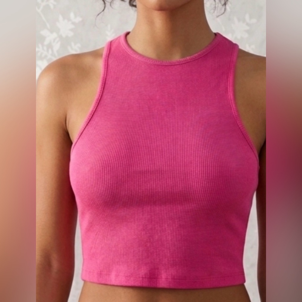 PrettyLittleThing Ribbed High Neck Cropped Tank Top - Hot Pink